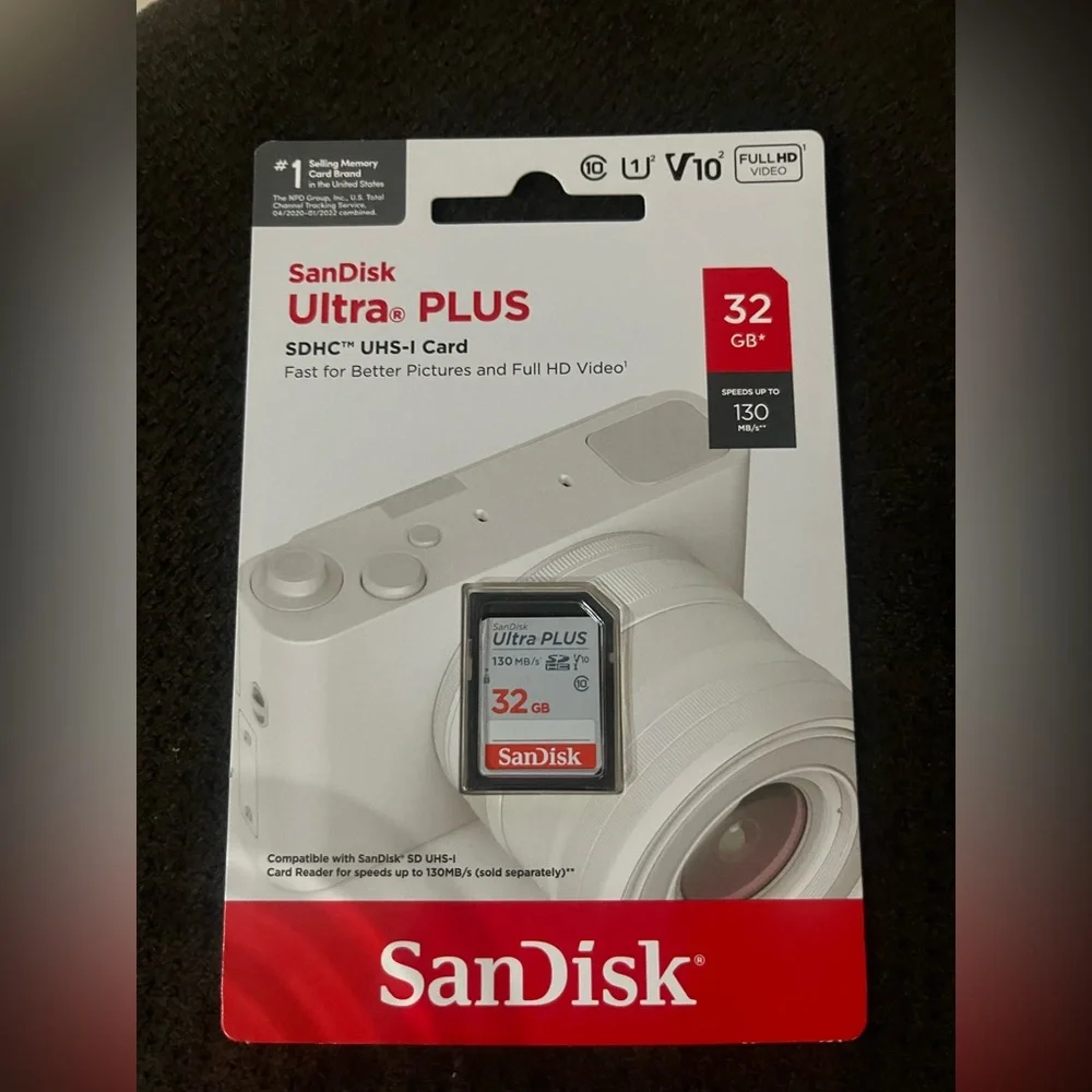 Andis Ultra PLUS 32GB SDHC Card - Red and White